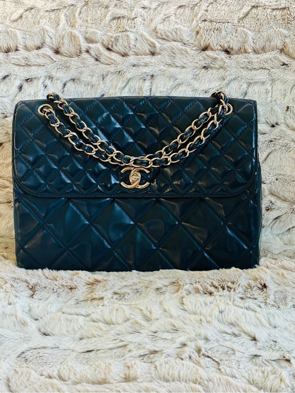 CHANEL Black Quilted Patent Leather Shoulder Bag with Gold Chain